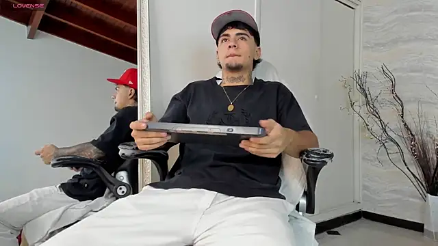 JamesDeker online show from September 19, 7:47 pm