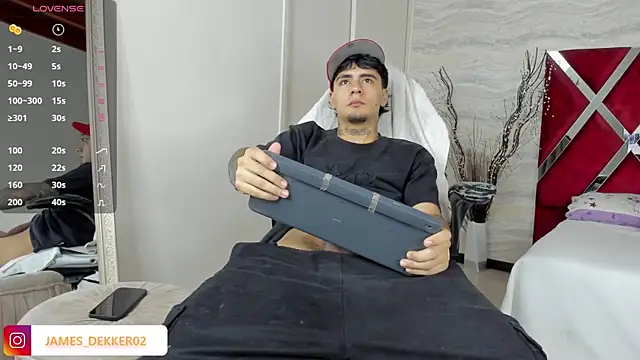 JamesDeker online show from September 29, 8:13 pm