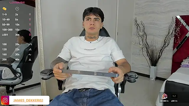 JamesDeker online show from October 4, 7:56 pm