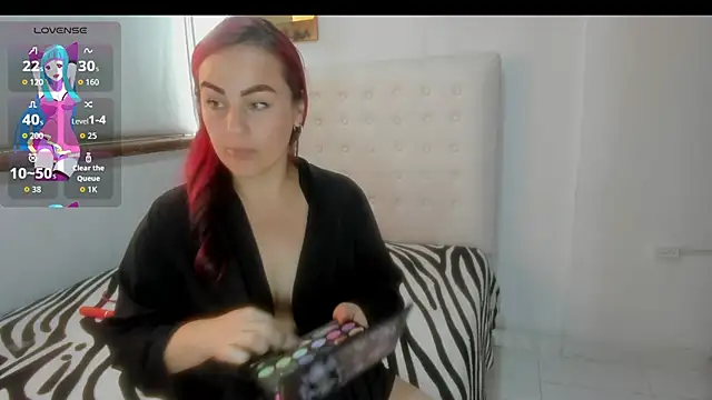 Snapshot of Roxannelorence_ chatting on October 28, 5:15 pm Roxannelorence online show from October 28, 5:15 pm