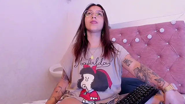 Snapshot of JulianaCarter chatting on May 19, 7:42 pm JulianaCarter online show from May 19, 7:42 pm