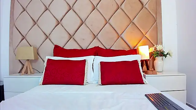 Snapshot of AngelinaDuvall chatting on February 9, 10:08 am AngelinaDuvall online show from February 9, 10:08 am