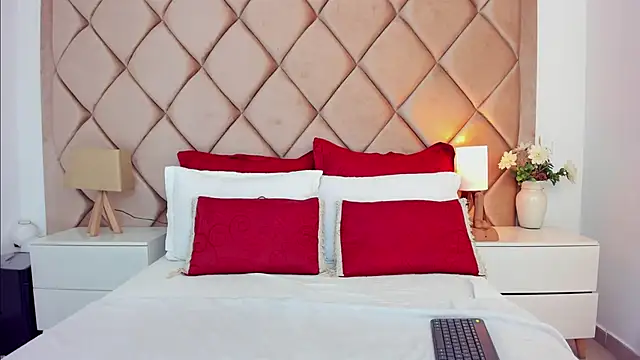 Snapshot of AngelinaDuvall chatting on February 15, 12:58 pm AngelinaDuvall online show from February 15, 12:58 pm