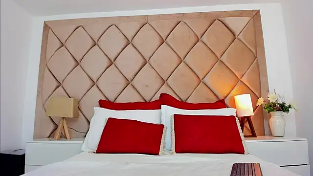 Snapshot of AngelinaDuvall chatting on February 17, 11:07 am AngelinaDuvall online show from February 17, 11:07 am