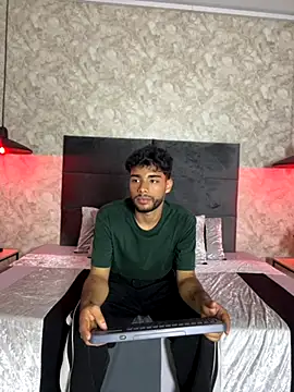 Snapshot of RaphaelDufort chatting on September 16, 12:33 am RaphaelDufort online show from September 16, 12:33 am