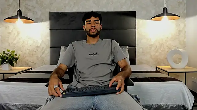 Snapshot of RaphaelDufort chatting on September 23, 11:52 pm RaphaelDufort online show from September 23, 11:52 pm