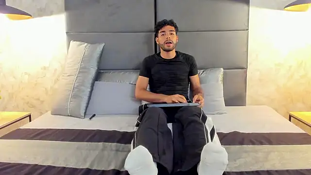 Snapshot of RaphaelDufort chatting on September 26, 11:53 pm RaphaelDufort online show from September 26, 11:53 pm