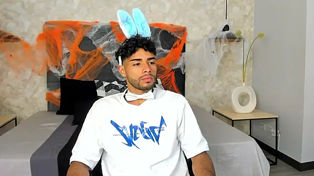 Snapshot of RaphaelDufort chatting on October 29, 12:02 am RaphaelDufort online show from October 29, 12:02 am