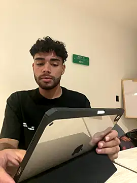 Snapshot of RaphaelDufort chatting on October 30, 9:48 pm RaphaelDufort online show from October 30, 9:48 pm