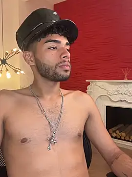 Snapshot of RaphaelDufort chatting on October 31, 11:55 am RaphaelDufort online show from October 31, 11:55 am