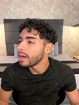 Snapshot of RaphaelDufort chatting on November 8, 11:58 pm RaphaelDufort online show from November 8, 11:58 pm