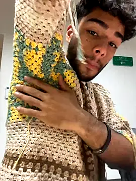 Snapshot of RaphaelDufort chatting on November 9, 8:40 pm RaphaelDufort online show from November 9, 8:40 pm