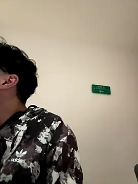 Snapshot of RaphaelDufort chatting on November 27, 11:40 pm RaphaelDufort online show from November 27, 11:40 pm