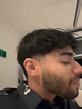 Snapshot of RaphaelDufort chatting on December 2, 11:34 pm RaphaelDufort online show from December 2, 11:34 pm