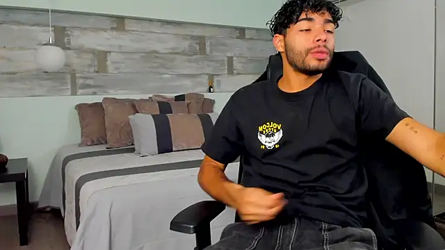 Snapshot of RaphaelDufort chatting on December 16, 5:51 pm RaphaelDufort online show from December 16, 5:51 pm