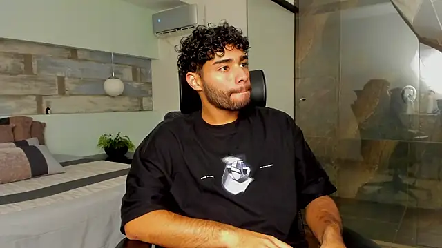 Snapshot of RaphaelDufort chatting on December 18, 5:52 pm RaphaelDufort online show from December 18, 5:52 pm