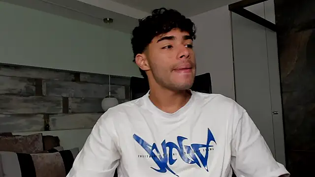 Snapshot of RaphaelDufort chatting on January 5, 6:00 pm RaphaelDufort online show from January 5, 6:00 pm