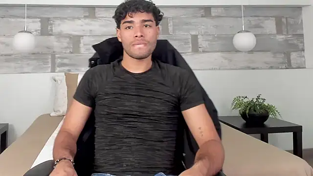 Snapshot of RaphaelDufort chatting on January 8, 8:00 pm RaphaelDufort online show from January 8, 8:00 pm