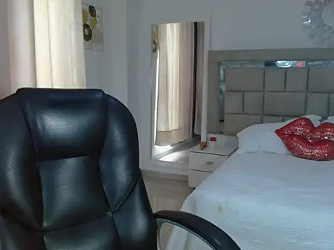 Snapshot of lilithfox05 chatting on October 27, 6:56 pm lilithfox05 online show from October 27, 6:56 pm