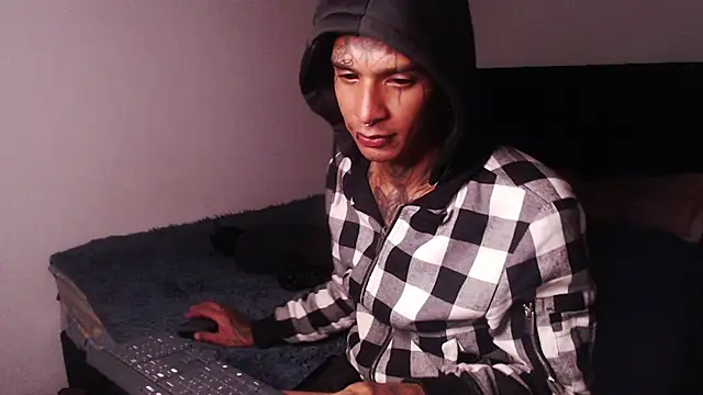Snapshot of black_firex chatting on September 26, 1:31 am black firex online show from September 26, 1:31 am