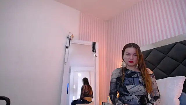 ViictoriaJones  online show from November 7, 1:00 pm