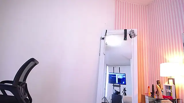 ViictoriaJones  online show from December 4, 12:25 pm