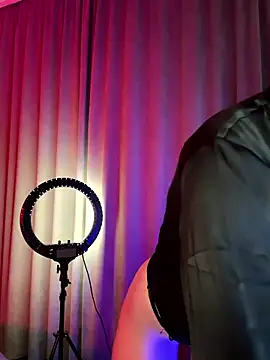 Snapshot of bigJuicyPussy chatting on January 17, 2:11 pm bigJuicyPussy online show from January 17, 2:11 pm