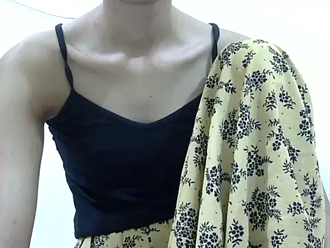 smallcuute online show from December 16, 9:09 pm