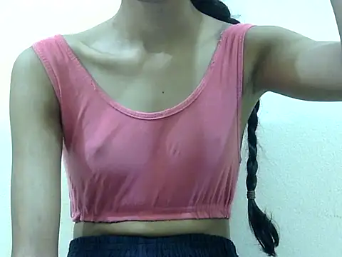 smallcuute online show from January 12, 6:02 pm