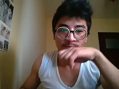 Snapshot of Lokomo32 chatting on May 9, 3:28 pm Lokomo32 online show from May 9, 3:28 pm