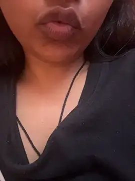 Snapshot of rimasharma_10 chatting on May 4, 2:18 am rimasharma 10 online show from May 4, 2:18 am