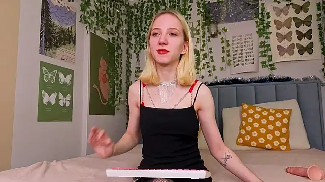 EmmaNovak online show from December 16, 11:48 am