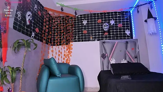 aurora tziu online show from October 19, 4:02 am