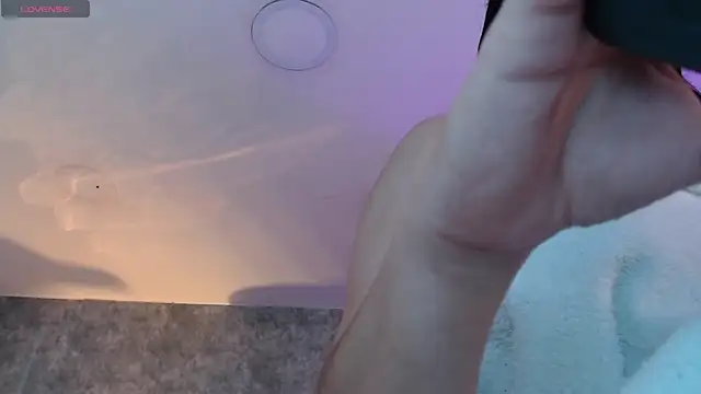 crystaldarliing online show from March 22, 5:38 pm