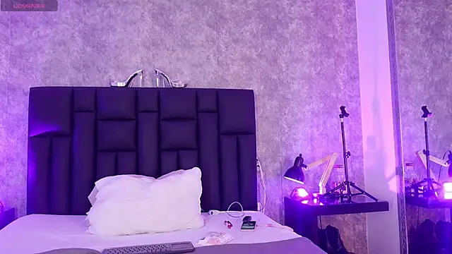 crystaldarliing online show from April 15, 5:53 pm