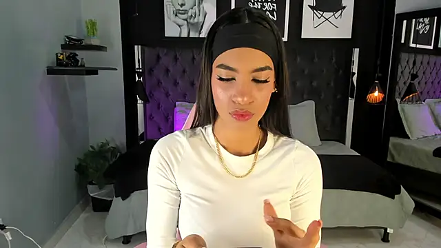 Snapshot of kitty_collins_ chatting on September 10, 10:37 am kitty collins online show from September 10, 10:37 am