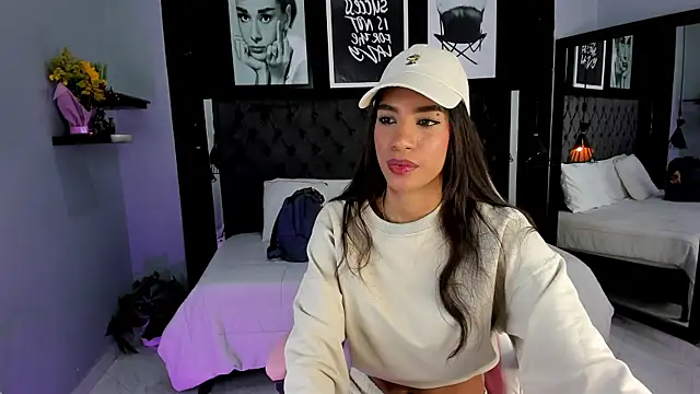 Snapshot of kitty_collins_ chatting on September 24, 10:29 am kitty collins online show from September 24, 10:29 am