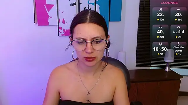 AlanaGarcia19 online show from October 16, 11:55 am