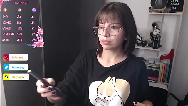 Snapshot of BiiHoney chatting on April 8, 3:17 am BiiHoney online show from April 8, 3:17 am