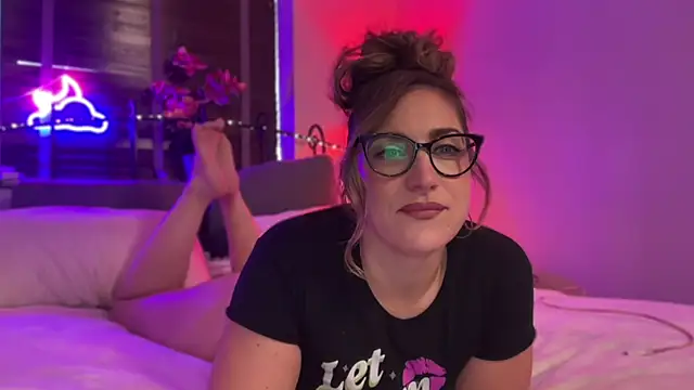 Snapshot of MistresssX chatting on October 16, 1:23 pm MistresssX online show from October 16, 1:23 pm