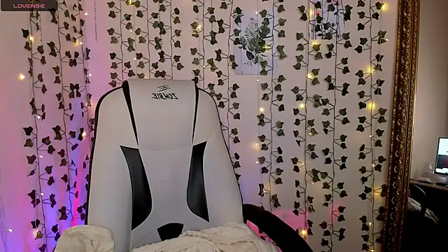 Snapshot of AnyaTaylor_ chatting on February 6, 2:27 am AnyaTaylor online show from February 6, 2:27 am