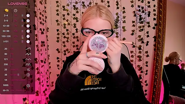 Snapshot of AnyaTaylor_ chatting on February 25, 2:21 am AnyaTaylor online show from February 25, 2:21 am