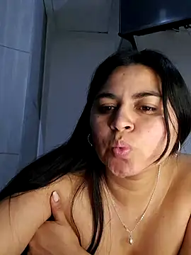 Snapshot of Llizxxy chatting on February 24, 6:11 am Llizxxy online show from February 24, 6:11 am