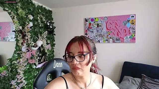 Snapshot of MiaVelvetDoll chatting on May 23, 2:43 pm MiaVelvetDoll online show from May 23, 2:43 pm