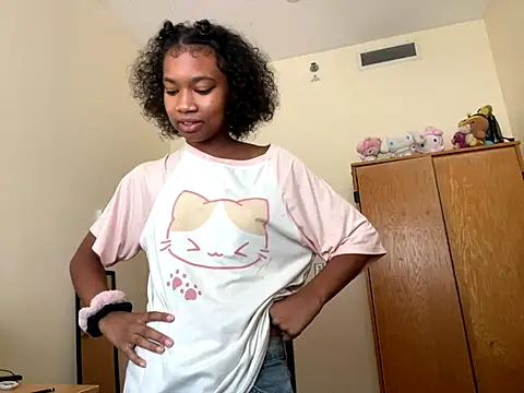 luvrgrllani online show from September 10, 7:47 pm