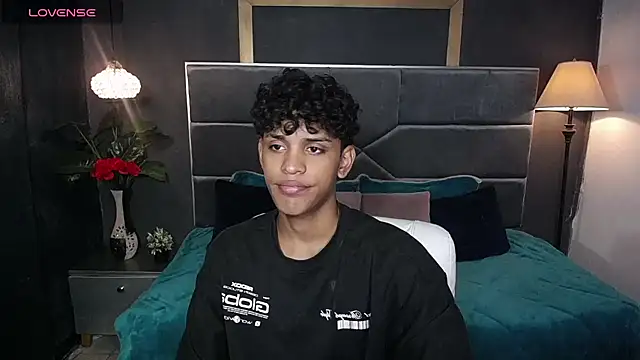 Snapshot of jhos_padill chatting on July 18, 1:37 pm jhos padill online show from July 18, 1:37 pm