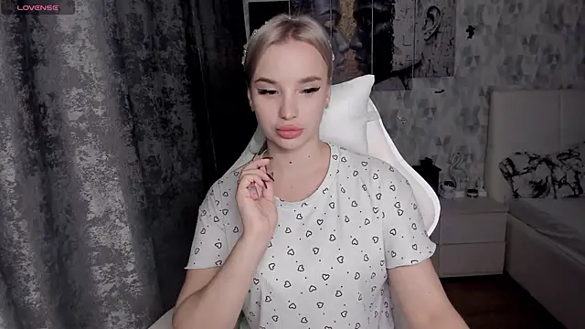 KiraKrox online show from November 3, 7:37 pm