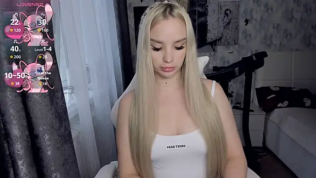 KiraKrox online show from December 4, 8:45 am