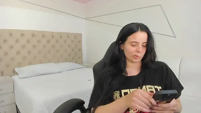 Snapshot of ChannelWhite_ chatting on September 29, 10:36 pm ChannelWhite online show from September 29, 10:36 pm