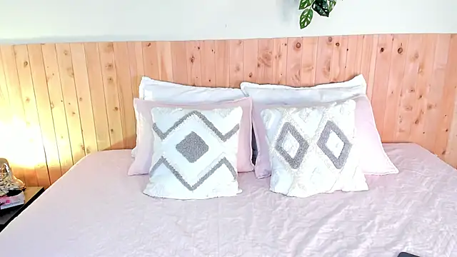 Snapshot of CloehSmiith chatting on February 2, 11:53 am CloehSmiith online show from February 2, 11:53 am